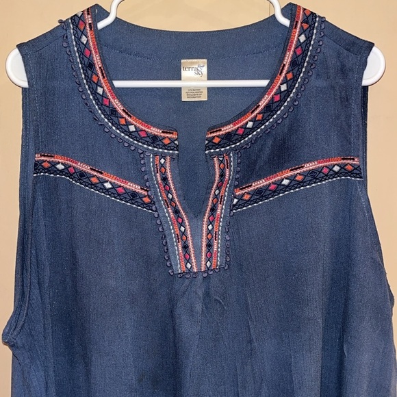 Terra & Sky woman’s top / Tunic size 2X - 20W -22W blue tank with embroidery - Picture 2 of 6